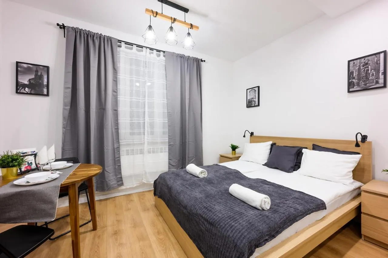 公寓式酒店 Cracow Rent Apartments - Spacious Apartments For 2-7 People In Quiet Area - Kolberga Street Nr 3 - 10 Min To Main Square By Foot 克拉科夫