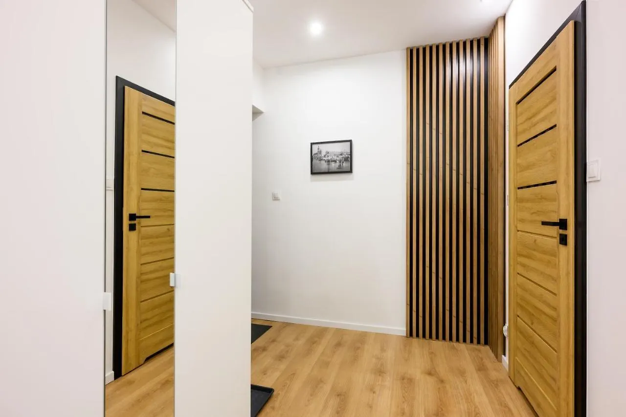 Cracow Rent Apartments - Spacious Apartments For 2-7 People In Quiet Area - Kolberga Street Nr 3 - 10 Min To Main Square By Foot 克拉科夫 波兰