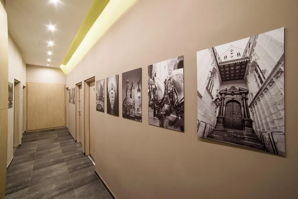 Cracow Rent Apartments - Spacious Apartments For 2-7 People In Quiet Area - Kolberga Street Nr 3 - 10 Min To Main Square By Foot 克拉科夫 公寓式酒店