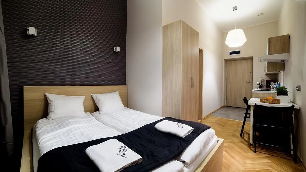 公寓式酒店 Cracow Rent Apartments - Spacious Apartments For 2-7 People In Quiet Area - Kolberga Street Nr 3 - 10 Min To Main Square By Foot 克拉科夫 波兰