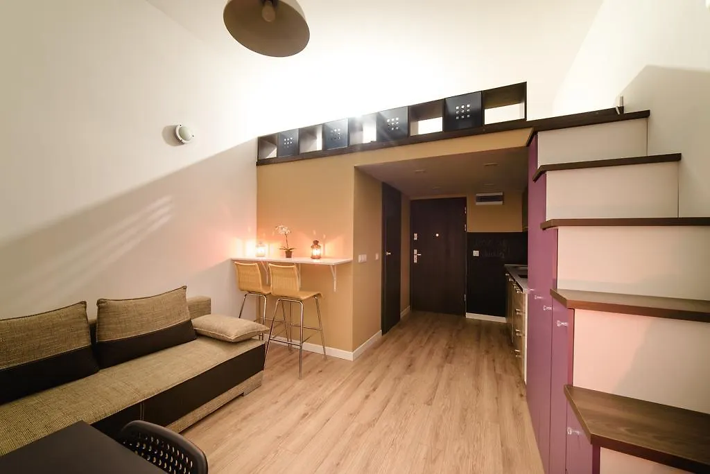 Cracow Rent Apartments - Spacious Apartments For 2-7 People In Quiet Area - Kolberga Street Nr 3 - 10 Min To Main Square By Foot 克拉科夫 公寓式酒店