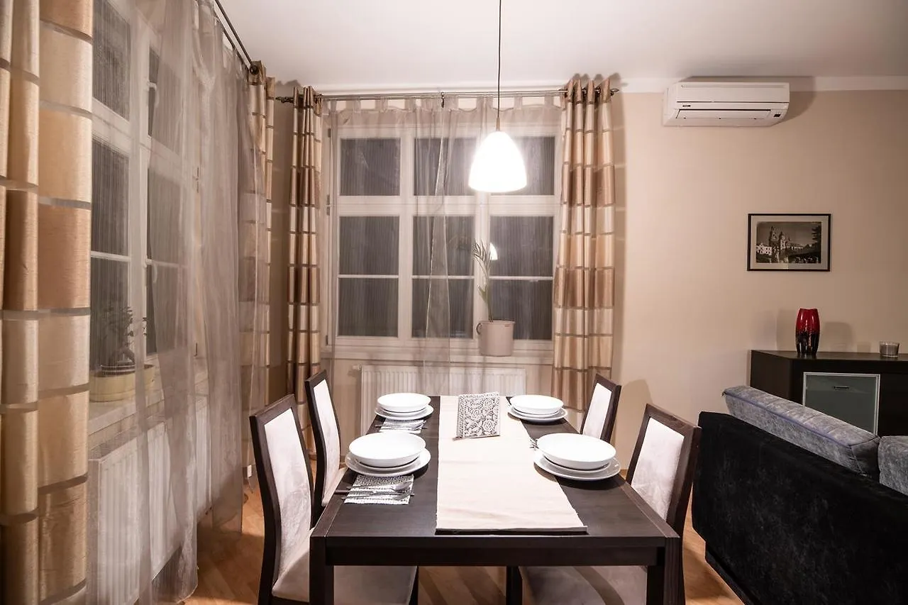 公寓式酒店 Cracow Rent Apartments - Spacious Apartments For 2-7 People In Quiet Area - Kolberga Street Nr 3 - 10 Min To Main Square By Foot 克拉科夫