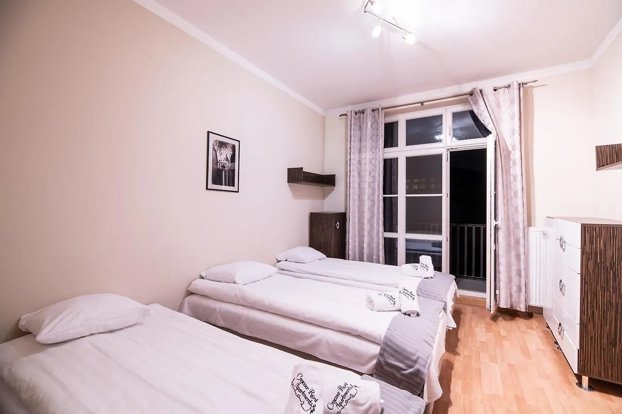 Cracow Rent Apartments - Spacious Apartments For 2-7 People In Quiet Area - Kolberga Street Nr 3 - 10 Min To Main Square By Foot 克拉科夫 0*,  波兰