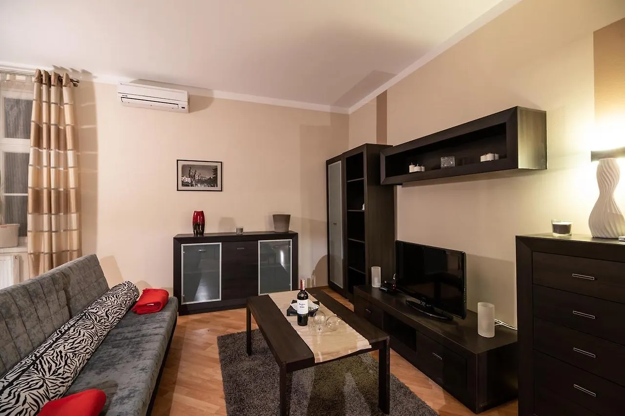 公寓式酒店 Cracow Rent Apartments - Spacious Apartments For 2-7 People In Quiet Area - Kolberga Street Nr 3 - 10 Min To Main Square By Foot 克拉科夫