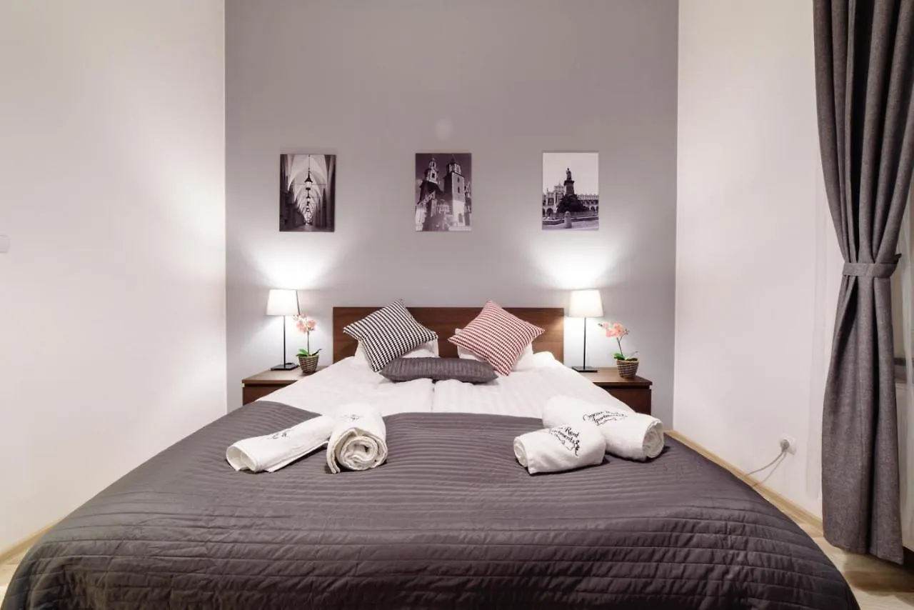 Cracow Rent Apartments - Spacious Apartments For 2-7 People In Quiet Area - Kolberga Street Nr 3 - 10 Min To Main Square By Foot 克拉科夫 0*,  波兰
