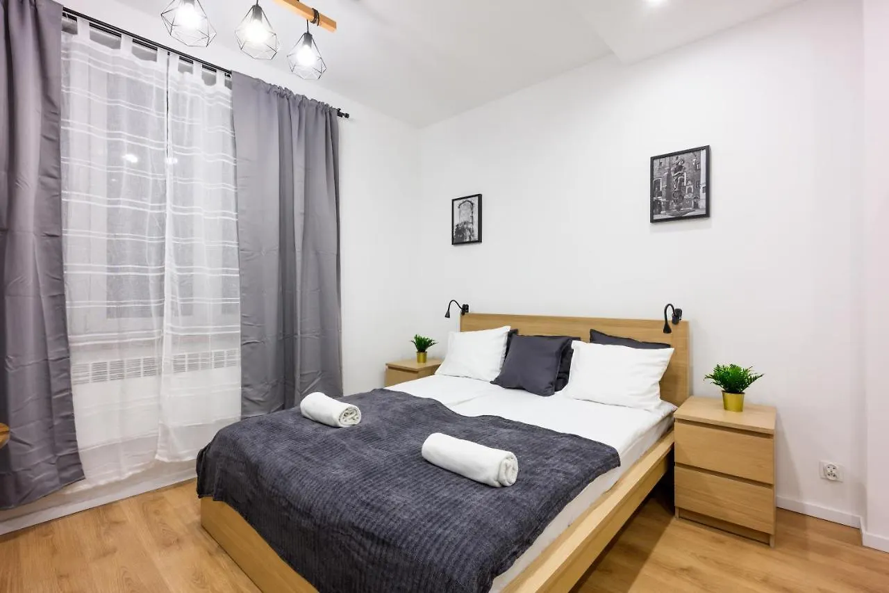 Cracow Rent Apartments - Spacious Apartments For 2-7 People In Quiet Area - Kolberga Street Nr 3 - 10 Min To Main Square By Foot Krakov
