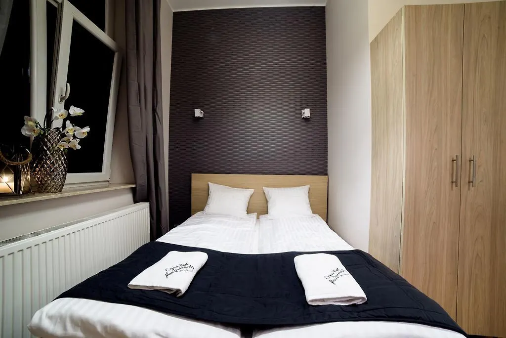 Hotel apartamentowy Cracow Rent Apartments - Spacious Apartments For 2-7 People In Quiet Area - Kolberga Street Nr 3 - 10 Min To Main Square By Foot Kraków