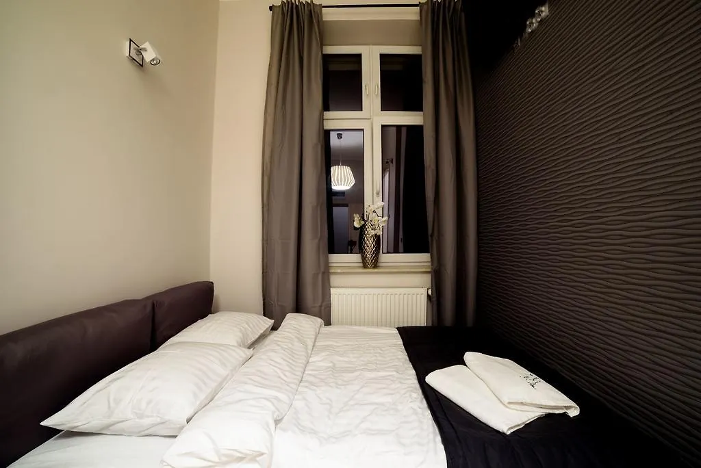 Cracow Rent Apartments - Spacious Apartments For 2-7 People In Quiet Area - Kolberga Street Nr 3 - 10 Min To Main Square By Foot Kraków 0*,  Polska