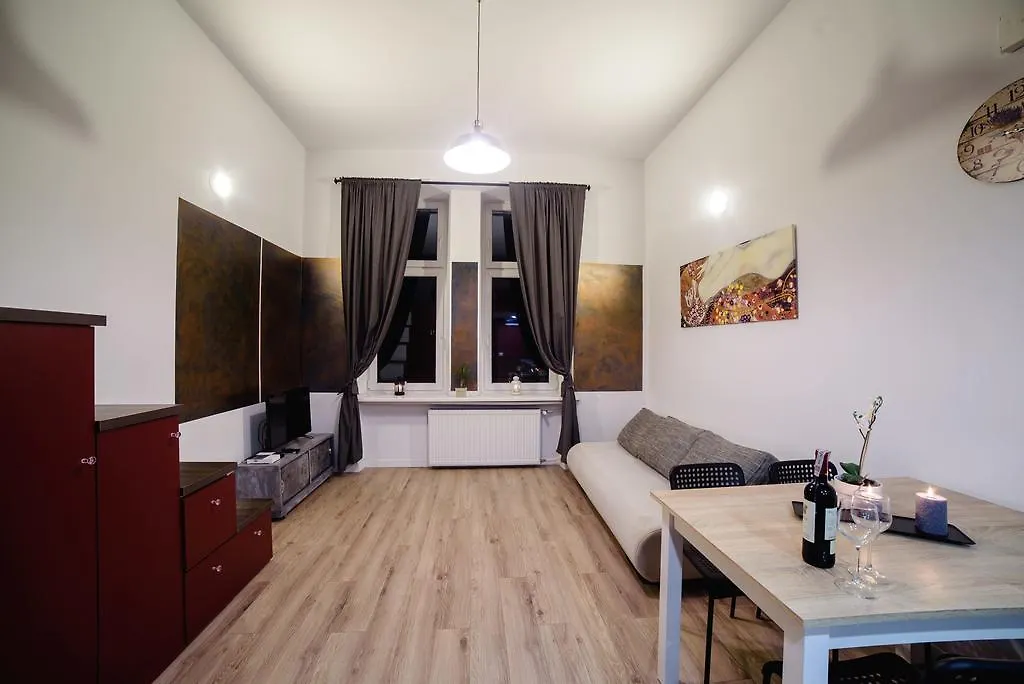Cracow Rent Apartments - Spacious Apartments For 2-7 People In Quiet Area - Kolberga Street Nr 3 - 10 Min To Main Square By Foot Kraków
