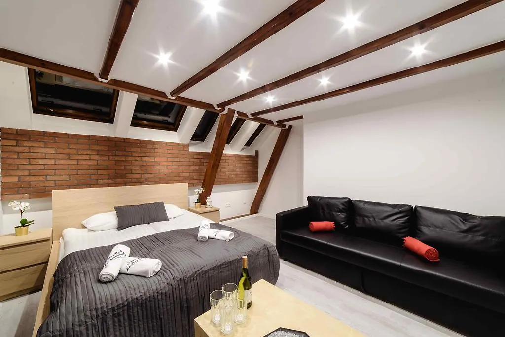 Cracow Rent Apartments - Spacious Apartments For 2-7 People In Quiet Area - Kolberga Street Nr 3 - 10 Min To Main Square By Foot Krakov Aparthotel