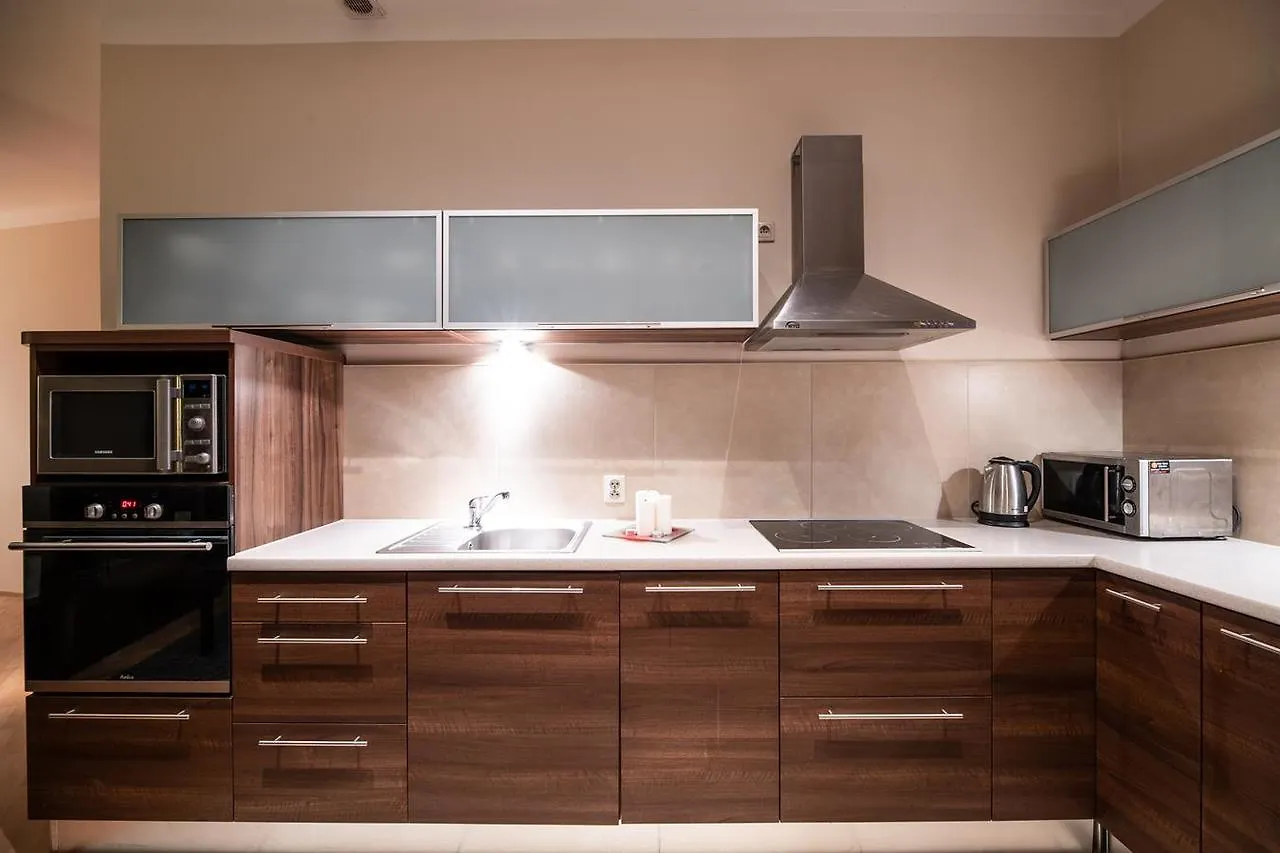Cracow Rent Apartments - Spacious Apartments For 2-7 People In Quiet Area - Kolberga Street Nr 3 - 10 Min To Main Square By Foot Kraków