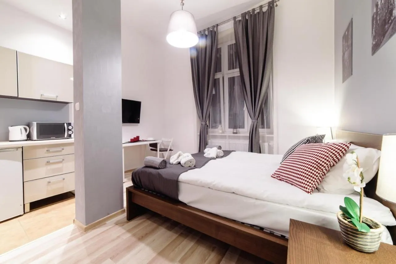 Cracow Rent Apartments - Spacious Apartments For 2-7 People In Quiet Area - Kolberga Street Nr 3 - 10 Min To Main Square By Foot Krakov