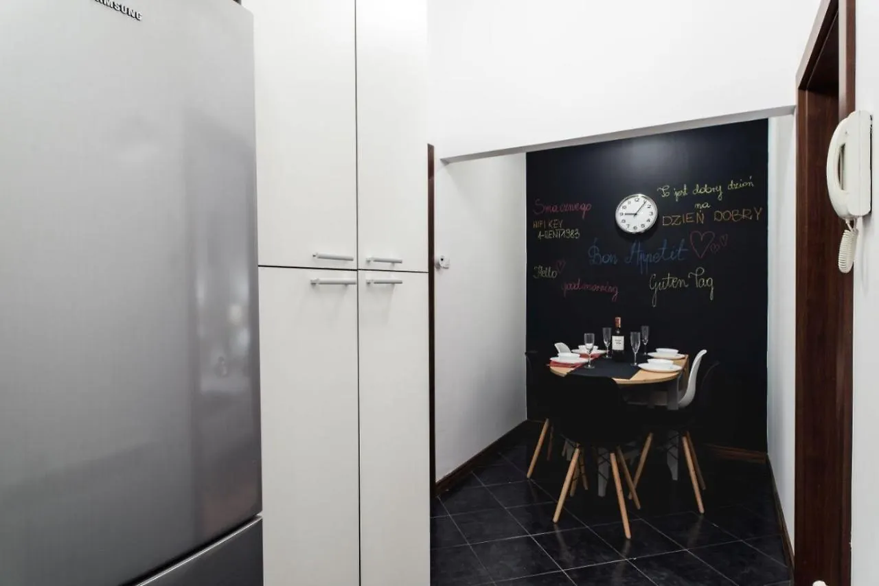 Cracow Rent Apartments - Spacious Apartments For 2-7 People In Quiet Area - Kolberga Street Nr 3 - 10 Min To Main Square By Foot Kraków Hotel apartamentowy