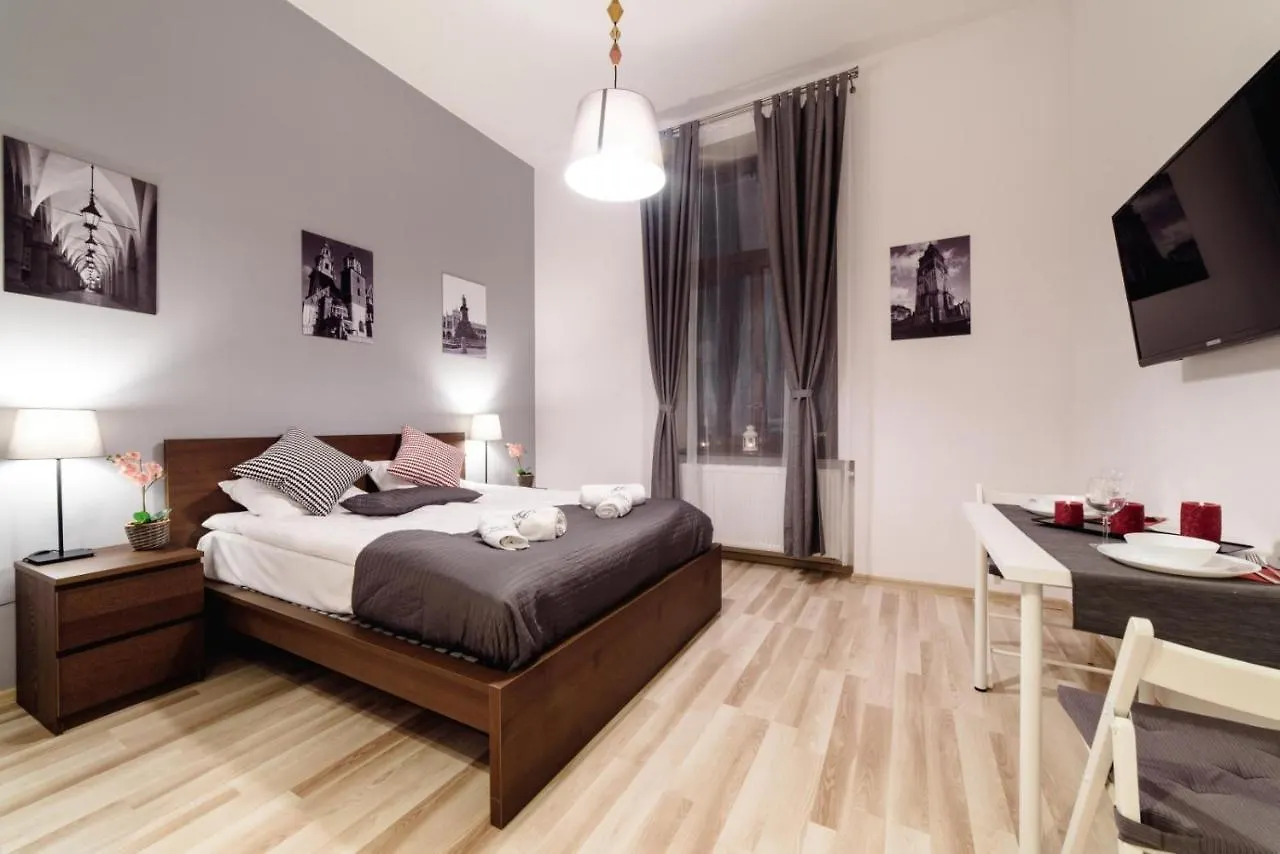Cracow Rent Apartments - Spacious Apartments For 2-7 People In Quiet Area - Kolberga Street Nr 3 - 10 Min To Main Square By Foot Kraków 0*,  Polska
